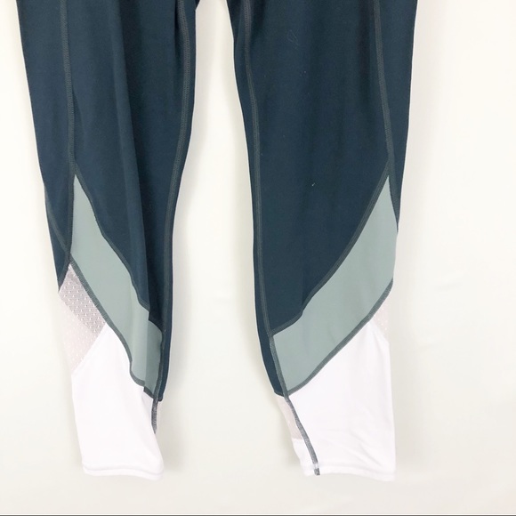 Athleta Green High Rise Crop leggings 78120 Sz M - Picture 3 of 6